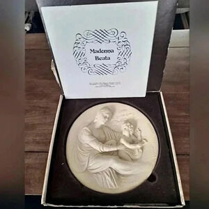 Madonna Beata Hand Carved Plate 1980 EUC with box and paperwork